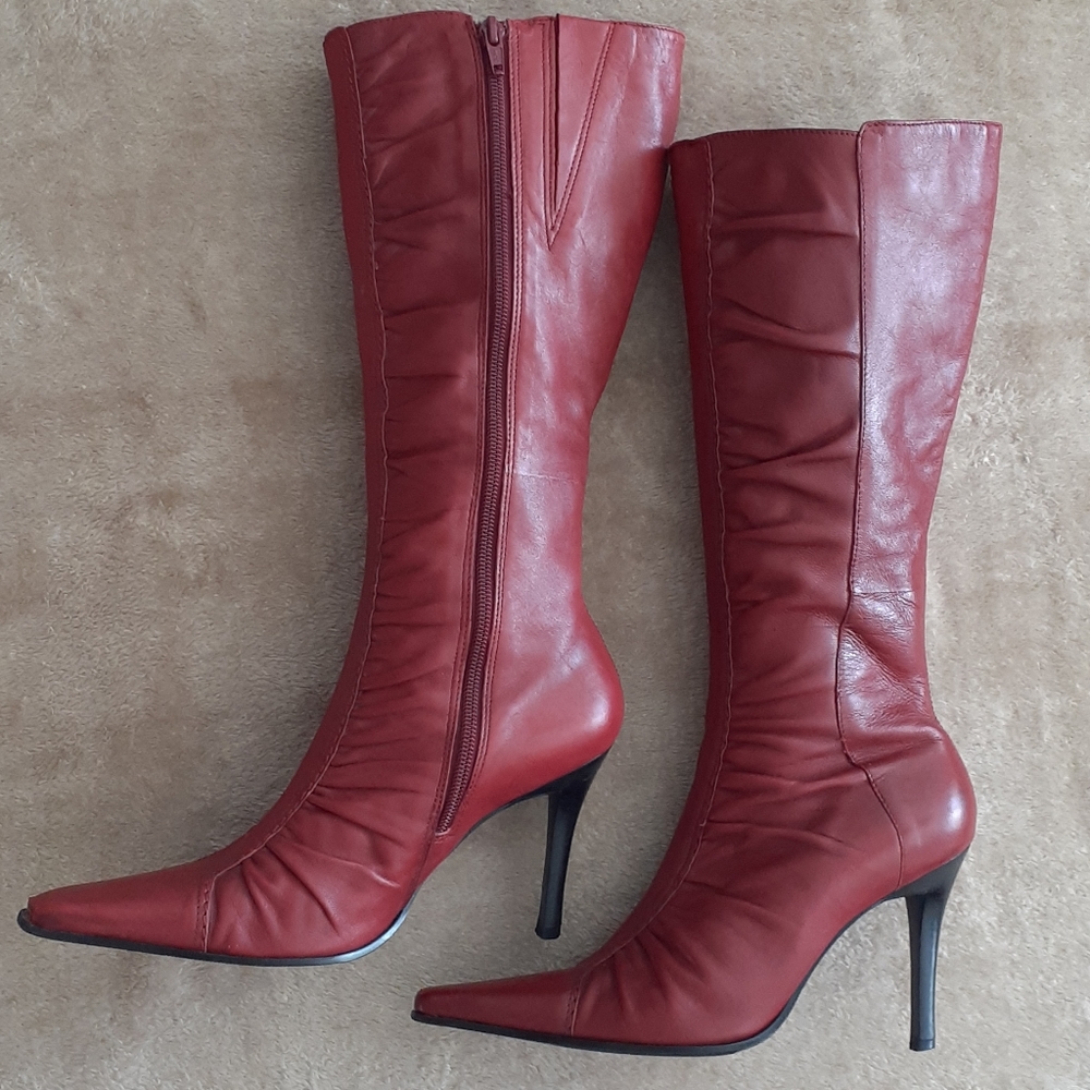 Below the knee 👅leather burgundy boots